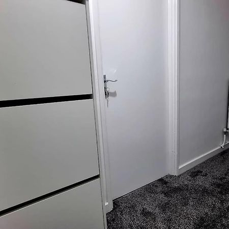 1 Bed Flat With Free Parking In E13 Appartement Londen Buitenkant foto
