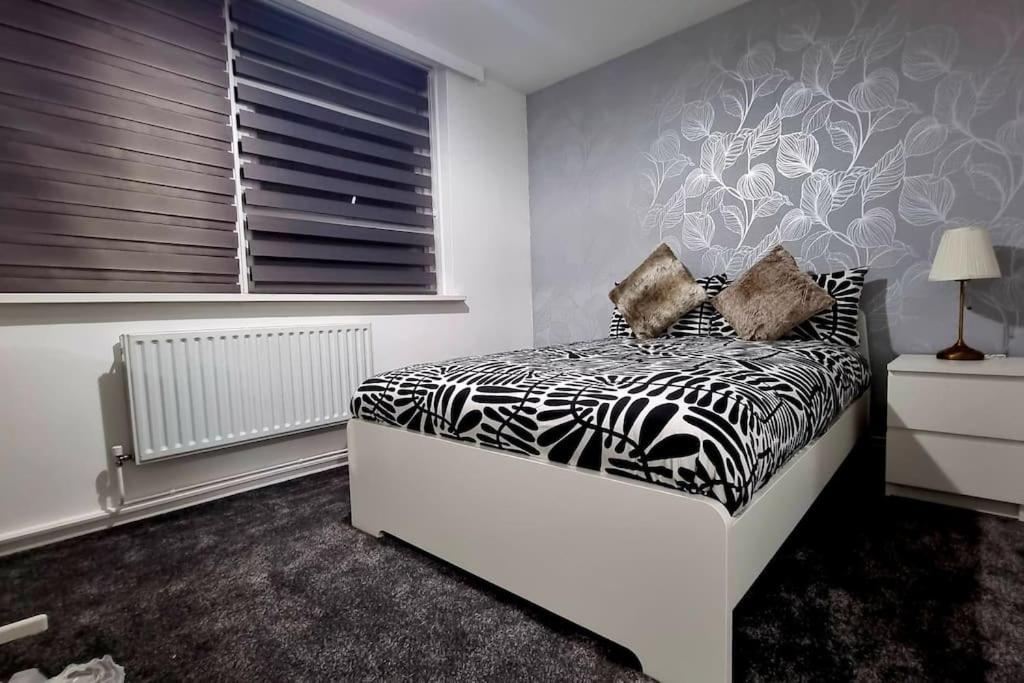 1 Bed Flat With Free Parking In E13 Appartement Londen Buitenkant foto