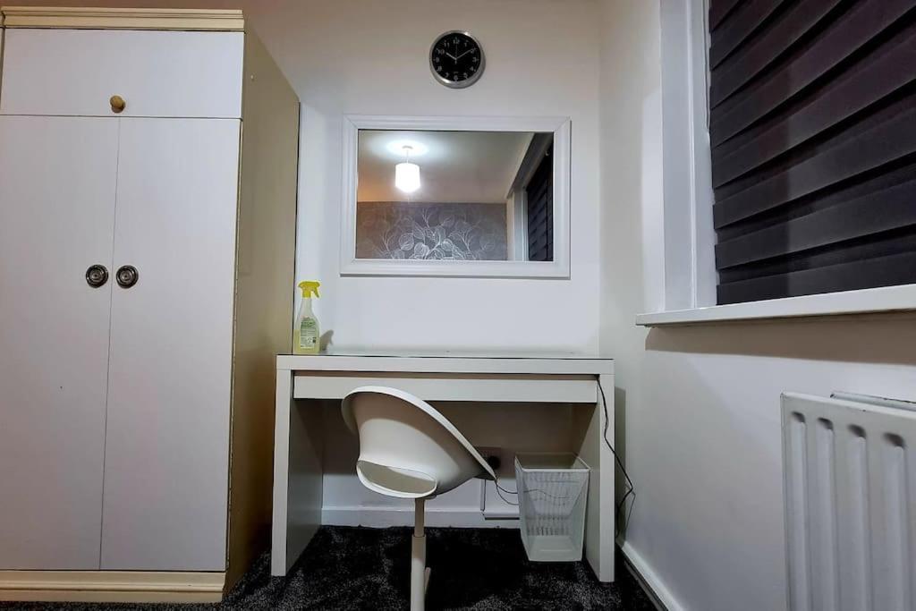 1 Bed Flat With Free Parking In E13 Appartement Londen Buitenkant foto