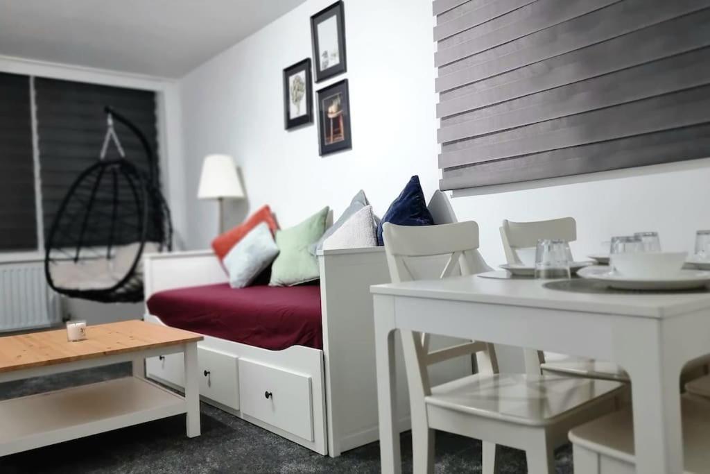1 Bed Flat With Free Parking In E13 Appartement Londen Buitenkant foto